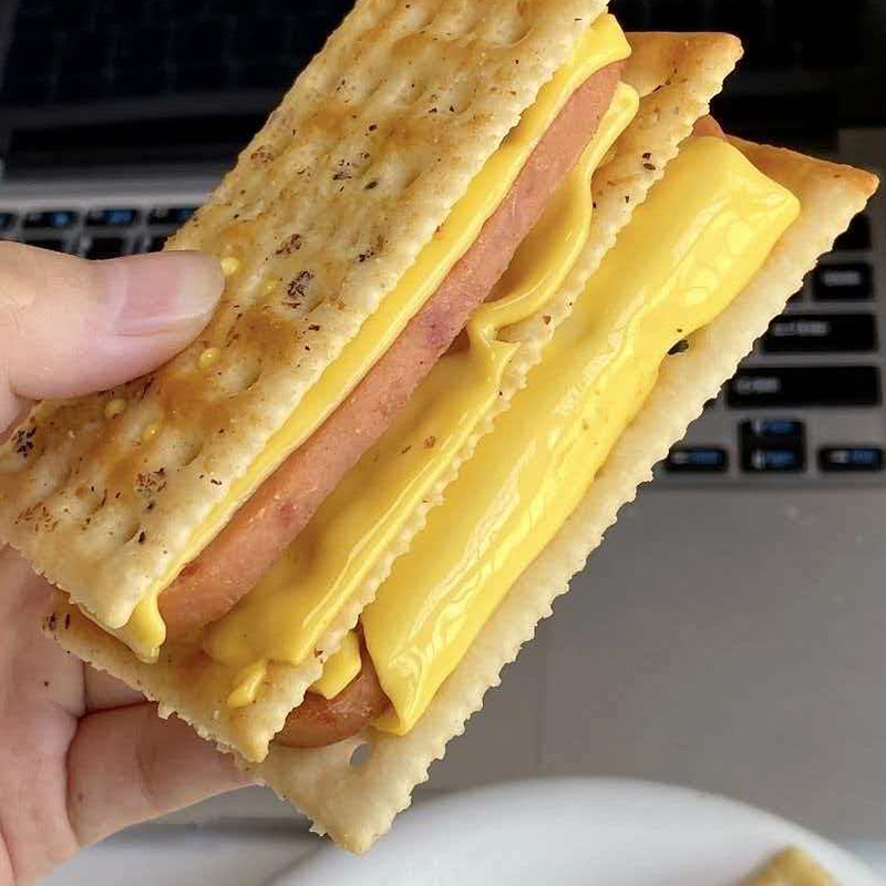 Soda krekeri sa šunkom od crnog tartufa